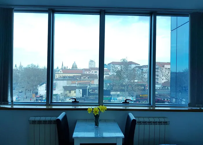 Central Apartment With 24-7 Building Security